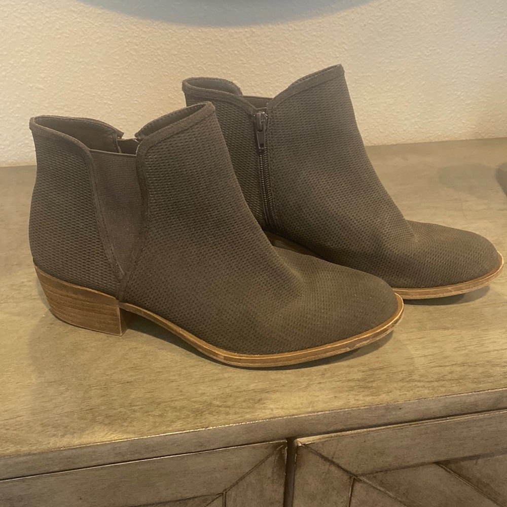 Kenzie boots - lightly worn - size 8.5 women’s
